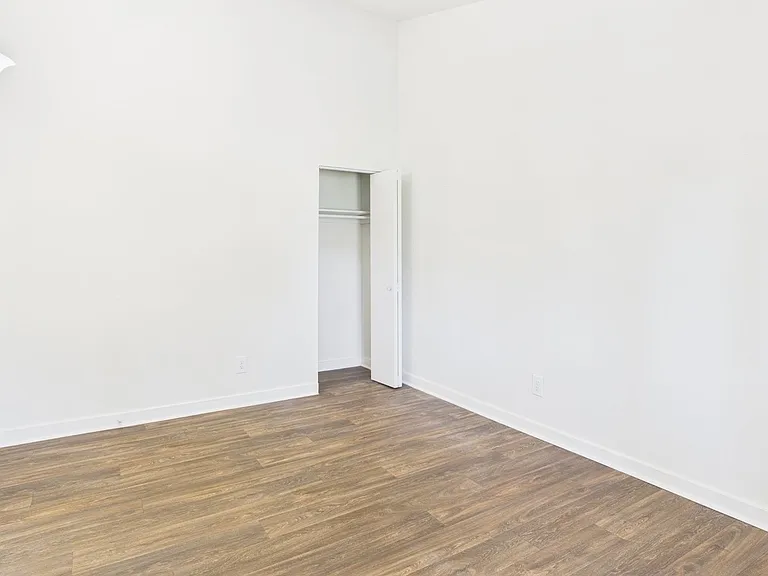Forest Square Apartments — Photo 47
