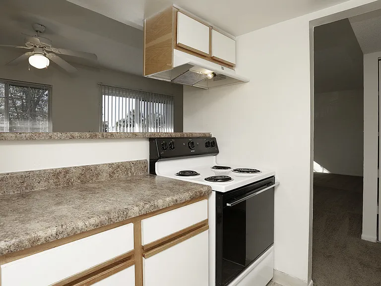 Sumerset Apartments — Photo 5
