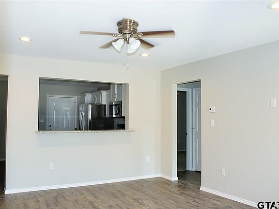 4th image of 804 E 9th St