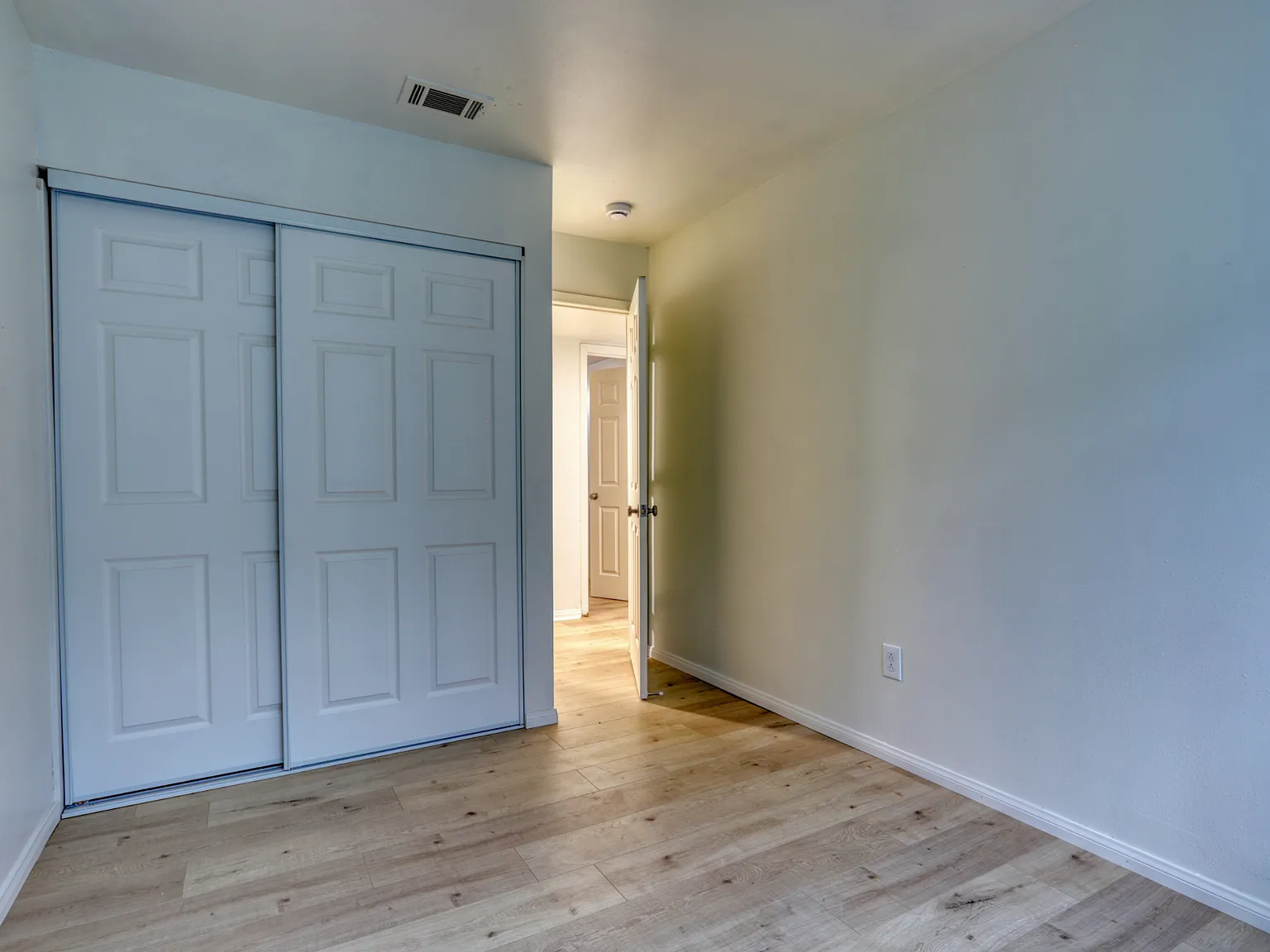 3 bed, 950 sqft, $2,650 — Photo 4