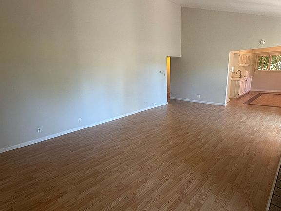 4th image of 1040 East Ave