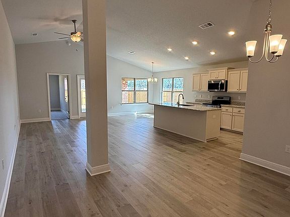 5th image of 190 Ridgeway Cir