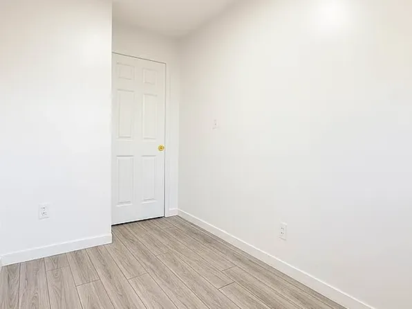 552 Essex Street image 4 of 12