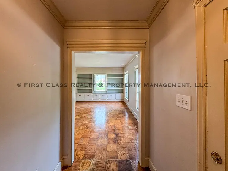 500 Ashworth Rd — Photo 6