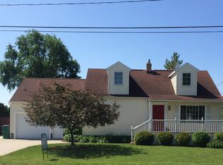 1221 W Hampton Rd, Essexville, MI