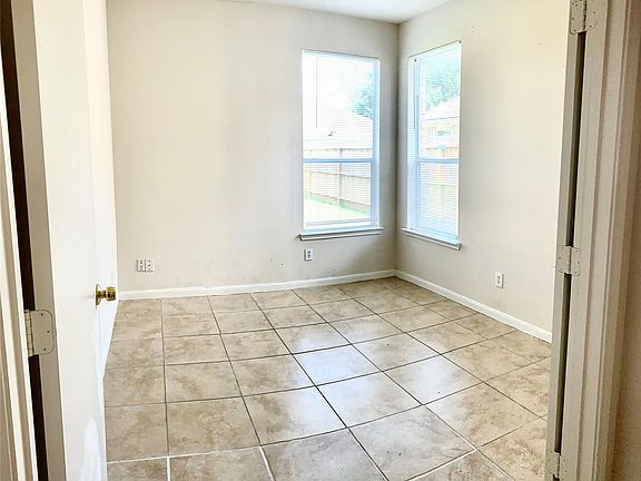 5th image of 9641 Weldridge Dr