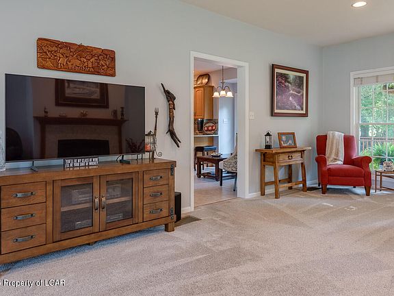 5th image of 215 Woodbine Rd