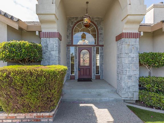 3rd image of 352 Orchard Hill Rd