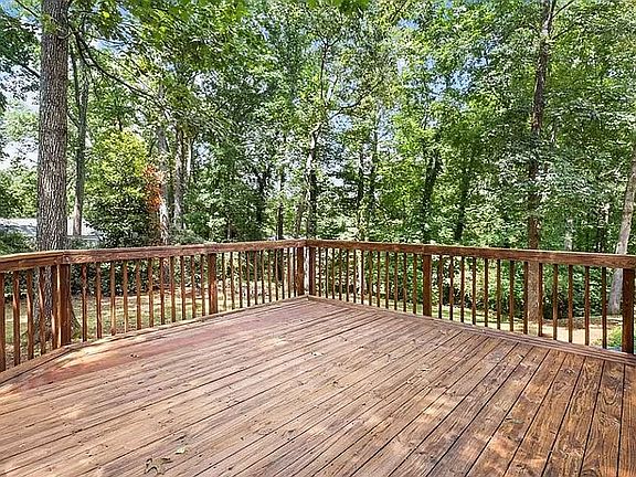5th image of 407 Magnolia Ct