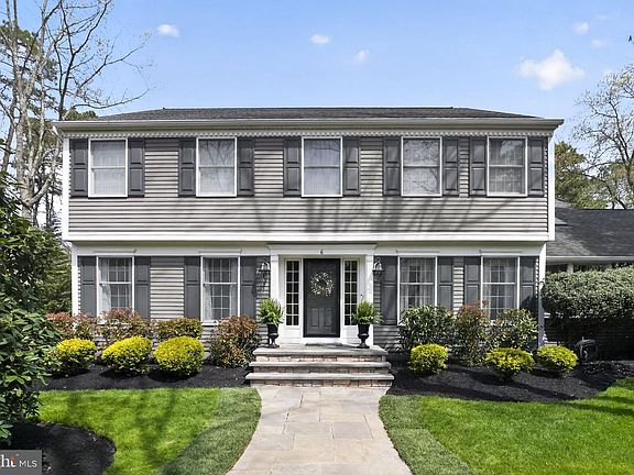 3rd image of 6 Pointe View Dr