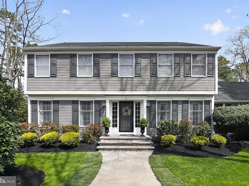 1st image of 6 Pointe View Dr