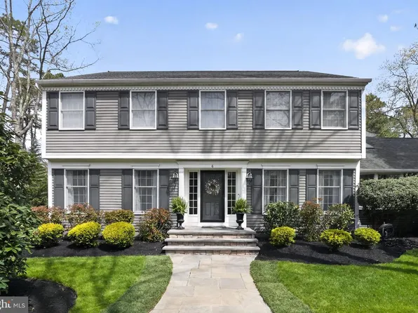 6 Pointe View Dr, Medford, NJ 08055