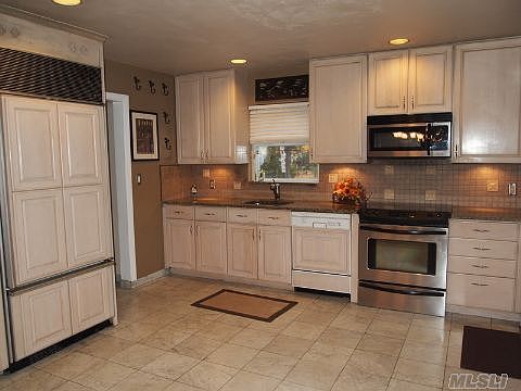 5th image of 396 De Mott Ave