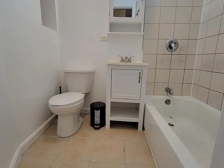 1827 S May St #2R — Photo 9