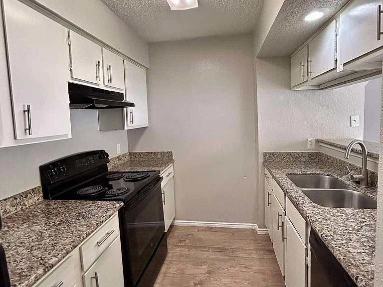 306 Belmont St #B — Photo 8