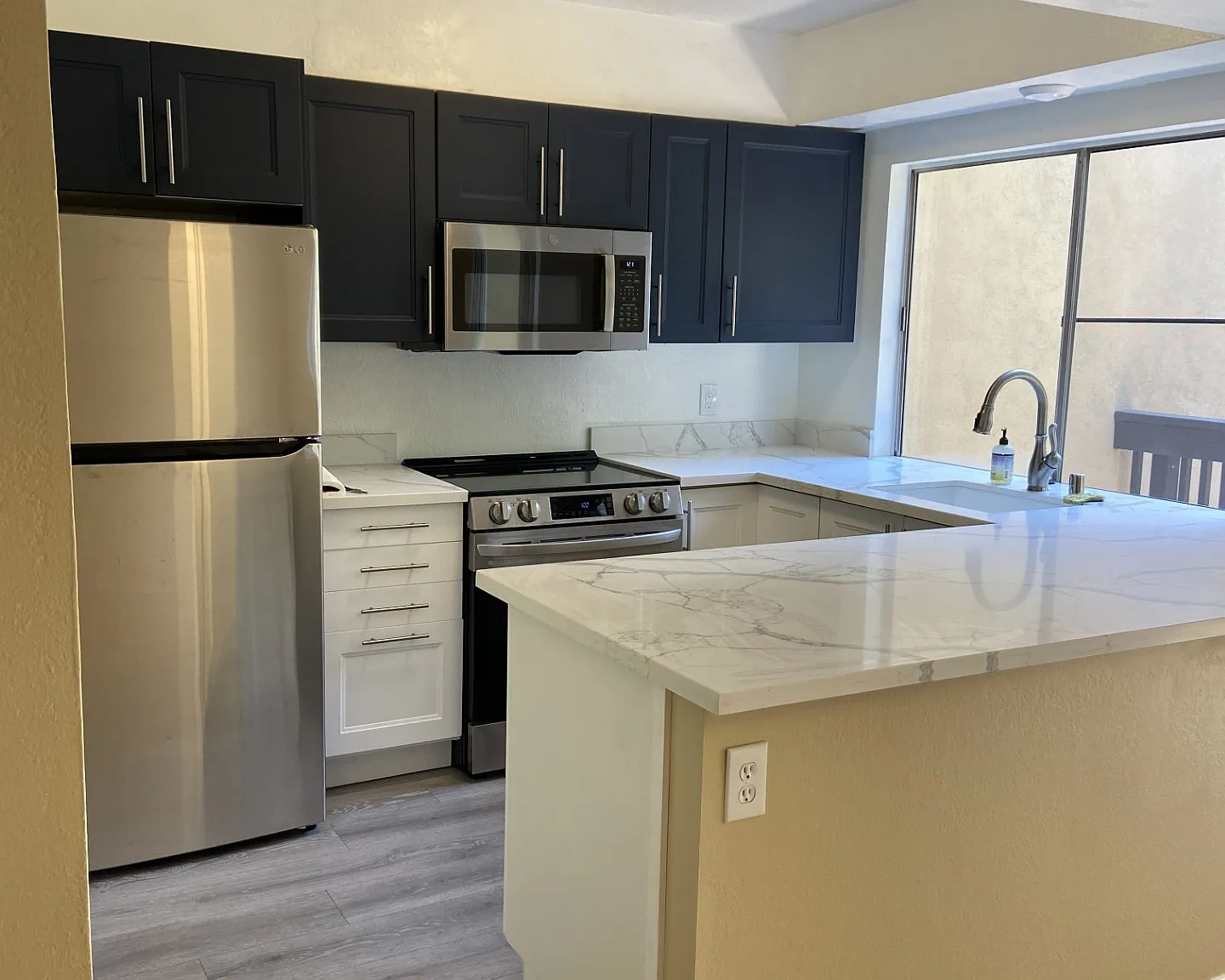 2 bed, 1.5 bath, 1008 sqft, $2,750 — Photo 1