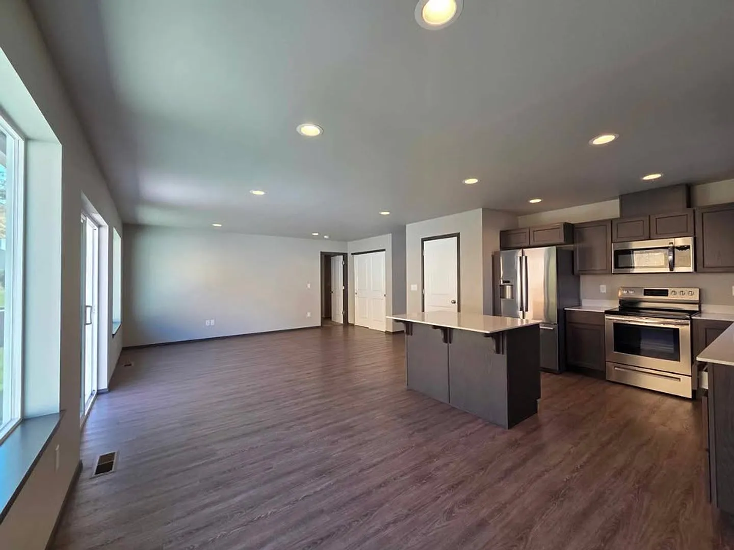 Gorgeous, 3 Bed, 2 Bath HOUSE in Coveted East Wenatchee! — Photo 2