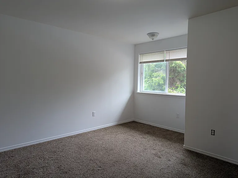 553 Compass Ct NE #C — Photo 6