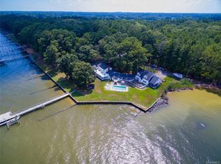 71 Waterview Dr, Hague, VA 22469