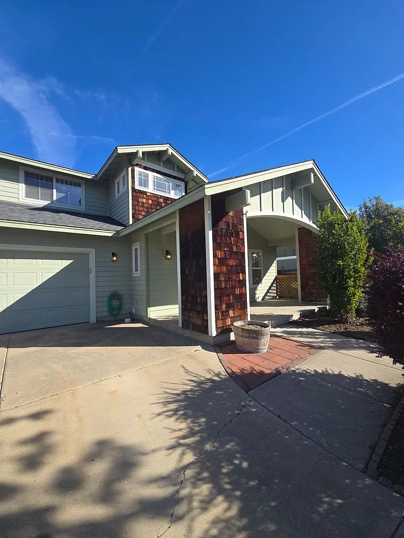 3 bed, 2.5 bath, 1498 sqft, $2,700 — Photo 1