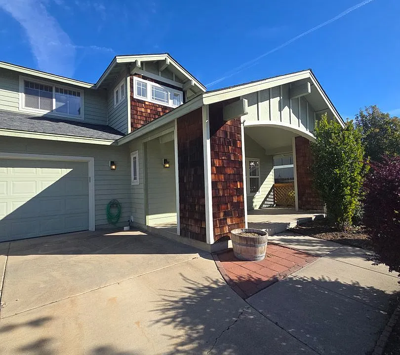 2405 NW Antler Ct