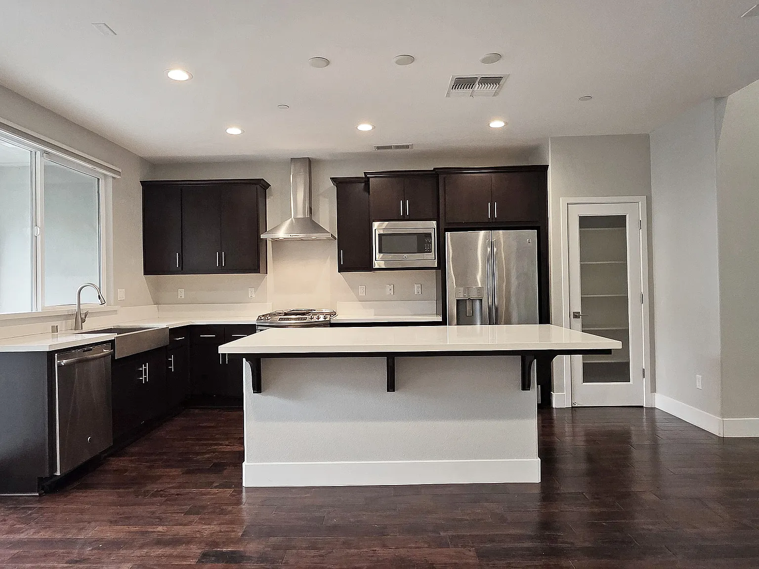 3 bed, 3.5 bath, 1745 sqft, $3,595 — Photo 3
