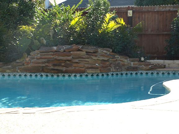 Large Pool w/Waterfall