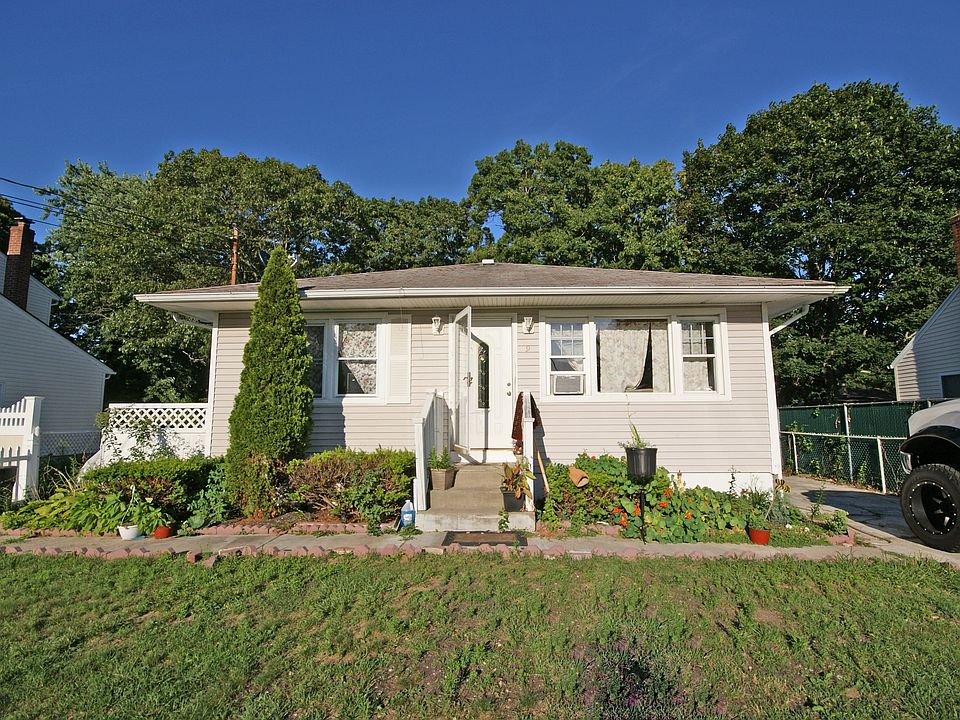 1st image of 19 Ashwood Dr