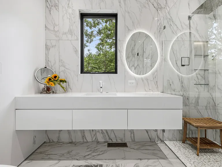 101 Montauk Blvd — Photo 30