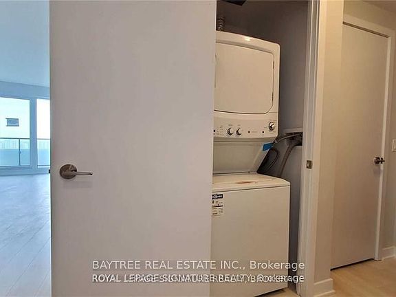 5th image of 2221 Yonge St #1203