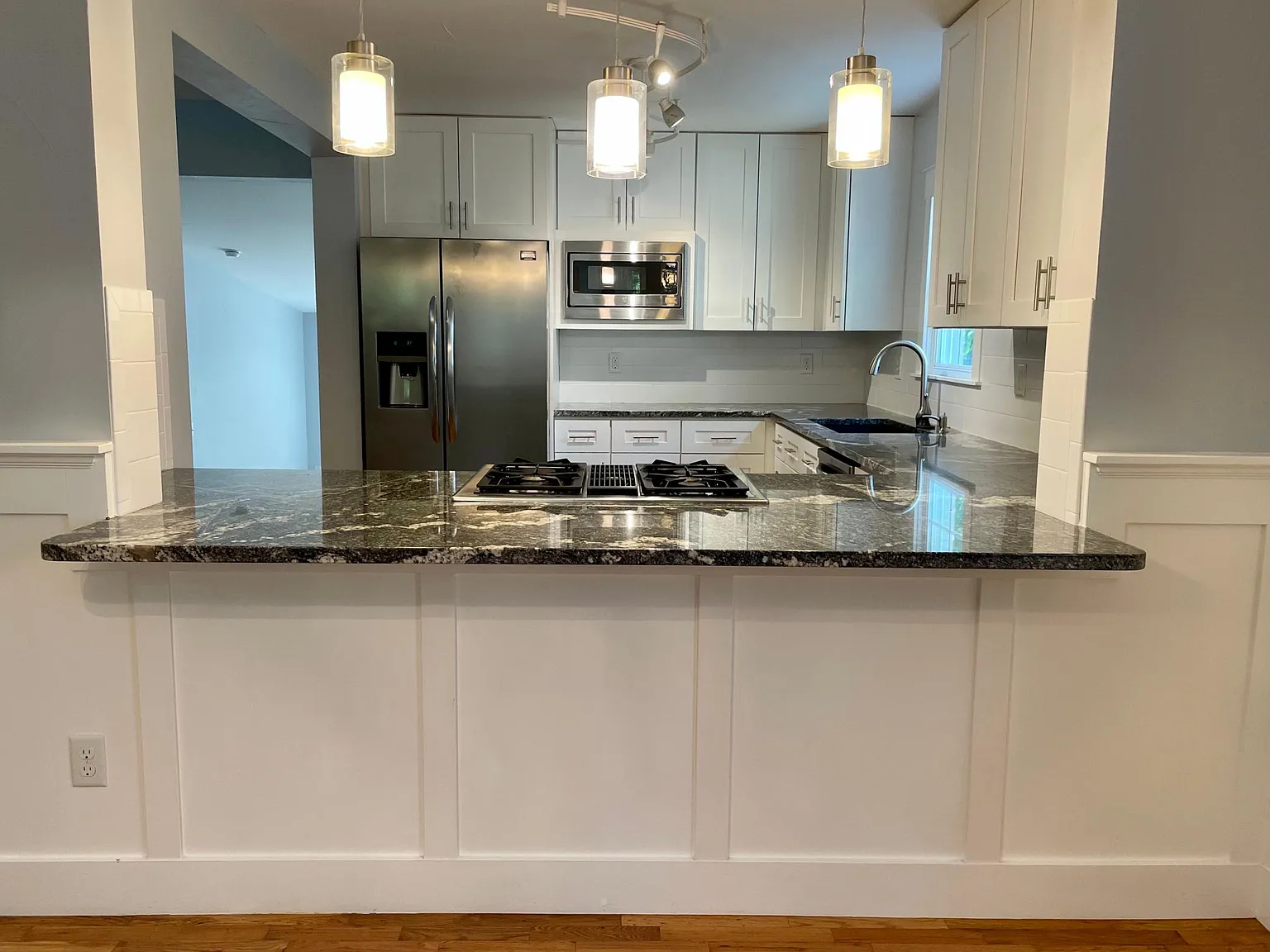 5 bed, 2855 sqft, $3,300 — Photo 2