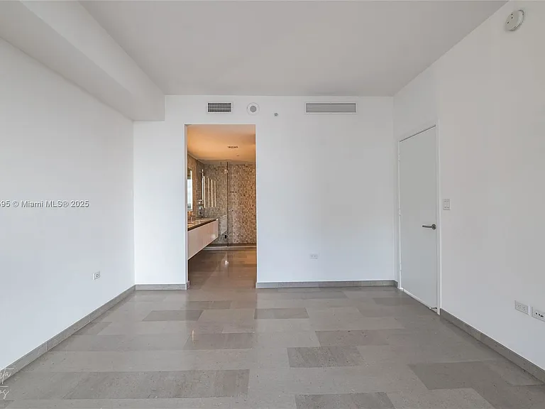 88 SW 7th St #1004 — Photo 22