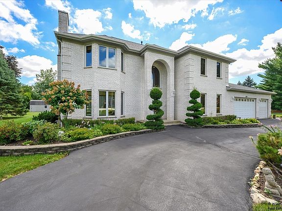 3rd image of 1185 Robinhood Dr