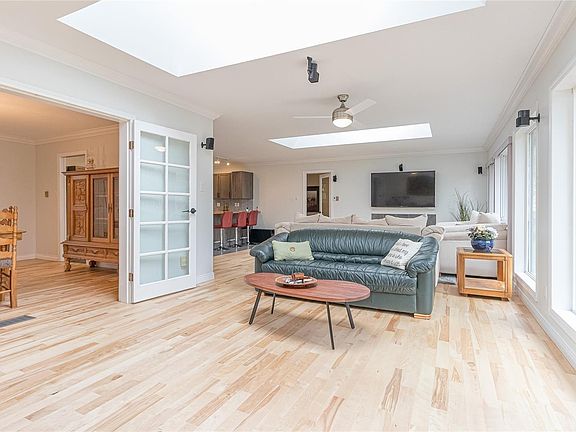 5th image of 1023 Harlequin Rd