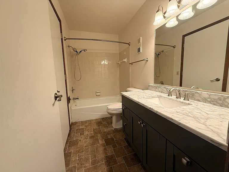 Wingra West Apartments — Photo 15