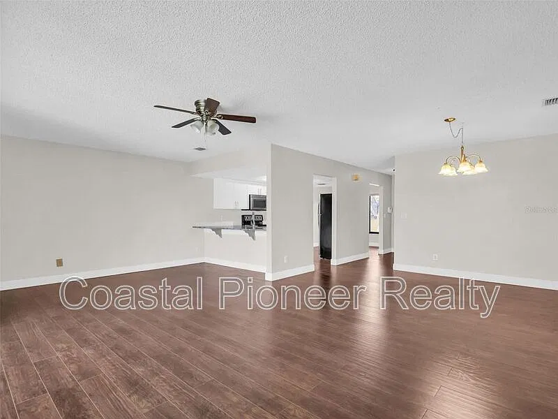 1801 E Lake Rd — Photo 2