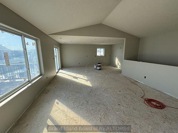 2nd image of 2107 Pearl Pl