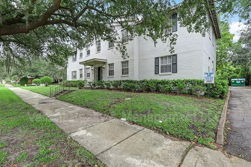2 bed, 1.0 bath, 850 sqft, $1,200 — Photo 2