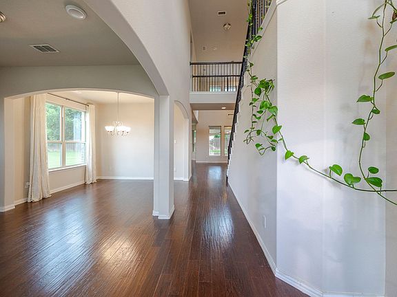 4th image of 1024 Mufasa Ln