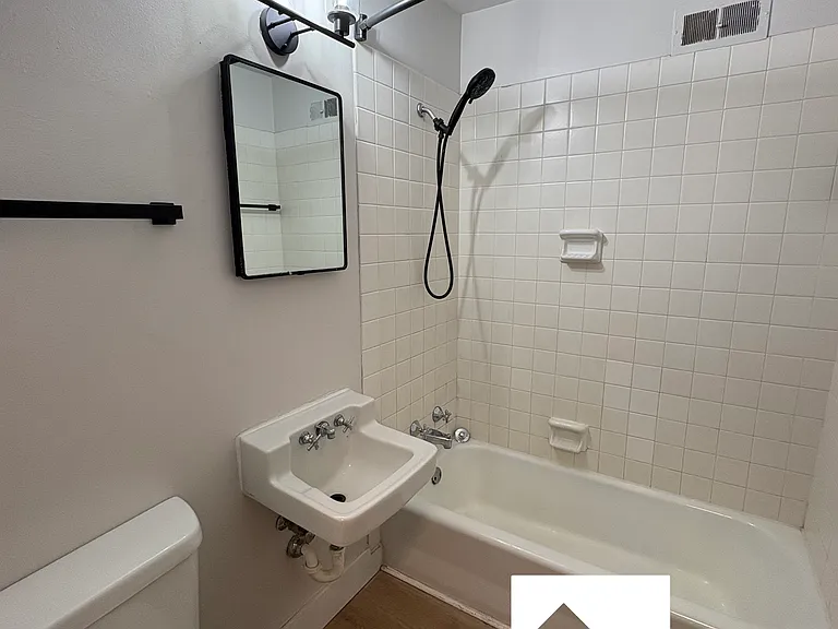700 S Summit Ave #4 — Photo 8