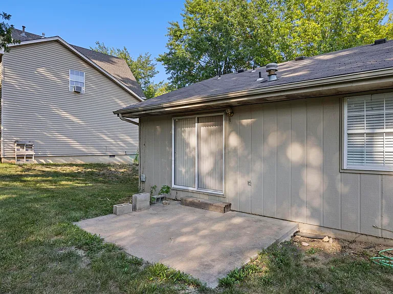 732 NE Barnes Dr #B — Photo 21