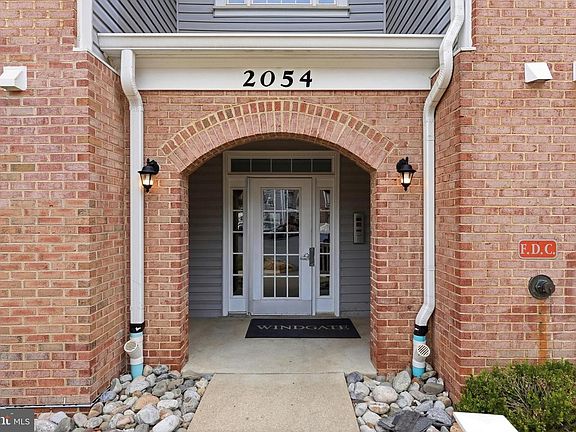 2nd image of 2054 Quaker Way Unit 9