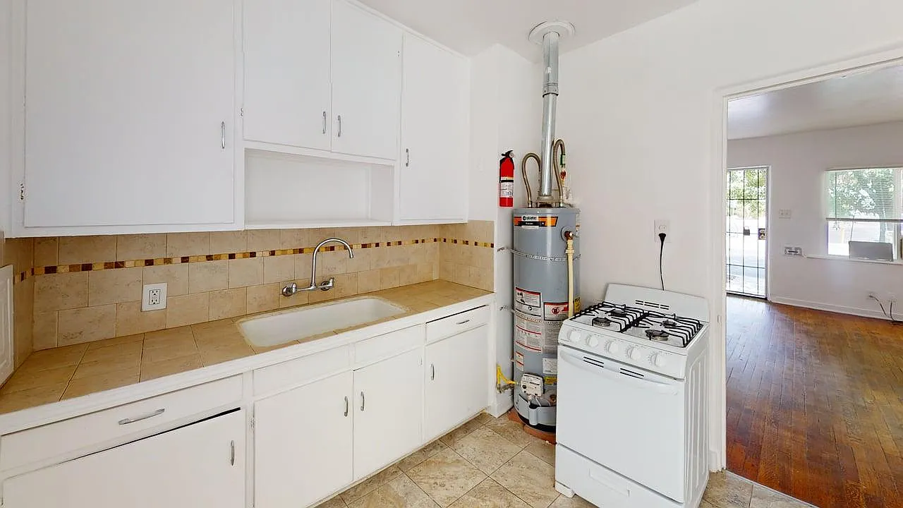 800 Kent Ave NW- 1 Bedroom Apartments in Beautiful Downtown Compound — Photo 2