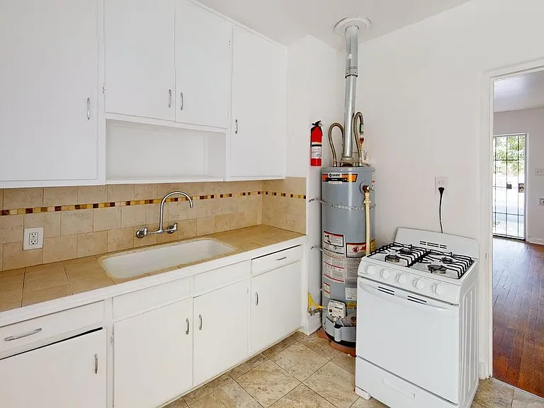800-Kent-NW-Unit-4-Kitchen_06282026