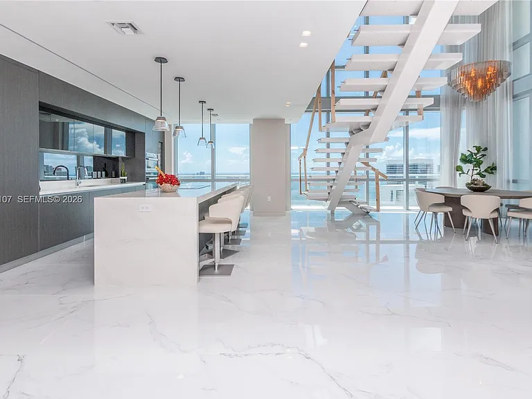 851 NE 1st Ave #Penthouse 4611 — Photo 4