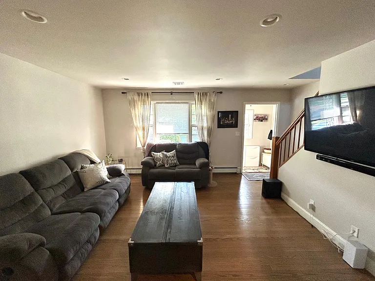 16 White Oak Dr — Photo 9