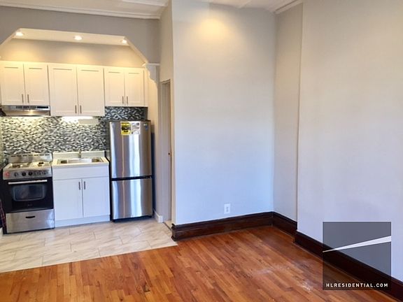 3rd image of 58 Saint Marks Avenue # Second Floor