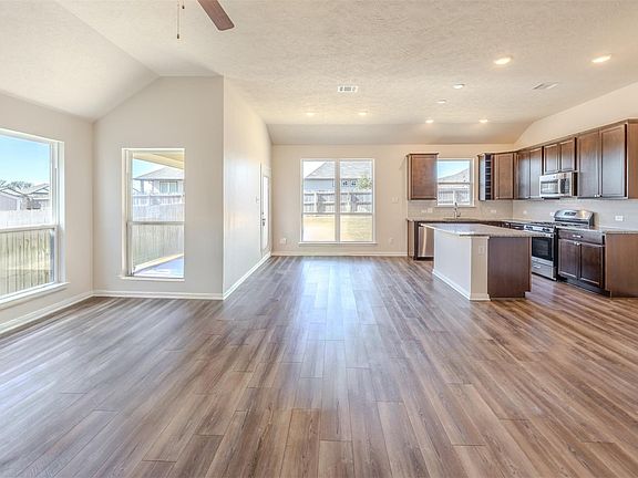 2nd image of 1012 Old Vine Rd