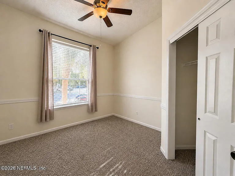 407 Augusta Cir — Photo 12