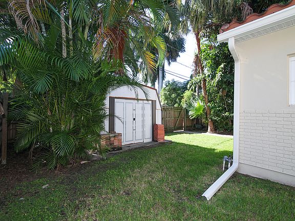 2nd image of 702 S 13th Ave